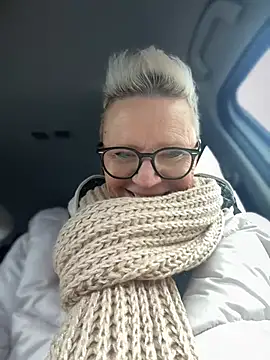 Snapshot of German_Milf chatting on 01-21-25, 01:11 German Milf online show from 01-21-25, 01:11