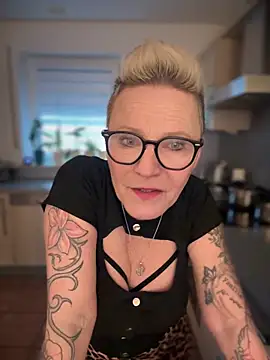 Snapshot of German_Milf chatting on 01-23-25, 02:17 German Milf online show from 01-23-25, 02:17