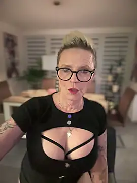 Snapshot of German_Milf chatting on 02-17-25, 06:15 German Milf online show from 02-17-25, 06:15