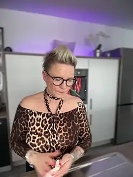 Snapshot of German_Milf chatting on 02-18-25, 02:06 German Milf online show from 02-18-25, 02:06