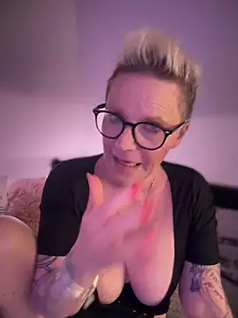 Snapshot of German_Milf chatting on 02-21-25, 02:06 German Milf online show from 02-21-25, 02:06