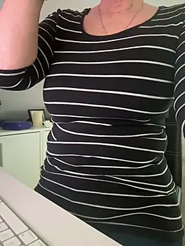 Snapshot of German_Milf chatting on 02-28-25, 10:20 German Milf online show from 02-28-25, 10:20