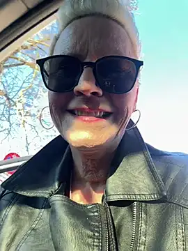 Snapshot of German_Milf chatting on 03-18-25, 04:04 German Milf online show from 03-18-25, 04:04