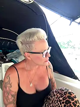 Snapshot of German_Milf chatting on 09-10-25, 10:15 German Milf online show from 09-10-25, 10:15