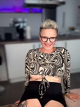 Snapshot of German_Milf chatting on 10-07-25, 01:30 German Milf online show from 10-07-25, 01:30