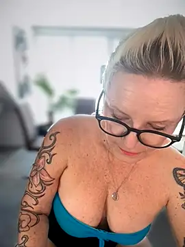 Snapshot of German_Milf chatting on 10-15-25, 01:00 German Milf online show from 10-15-25, 01:00