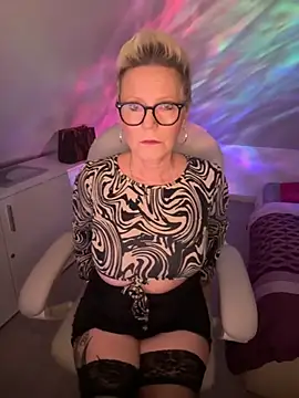 Snapshot of German_Milf chatting on 10-23-25, 01:43 German Milf online show from 10-23-25, 01:43