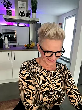 Snapshot of German_Milf chatting on 11-10-25, 02:05 German Milf online show from 11-10-25, 02:05