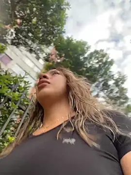 daniela henao online show from 05-30-26, 10:18
