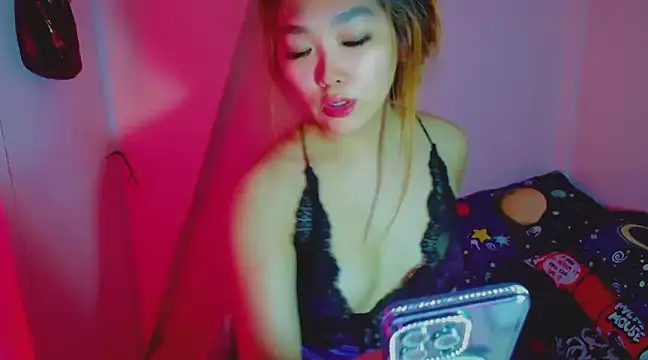 TR4NSCUTI3 online show from 12-04-24, 10:19