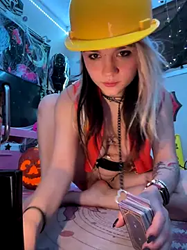 Snapshot of Cutiepiespanks chatting on 10-27-25, 07:01 Cutiepiespanks online show from 10-27-25, 07:01