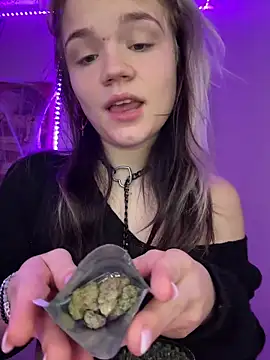 Snapshot of Cutiepiespanks chatting on 11-04-25, 08:30 Cutiepiespanks online show from 11-04-25, 08:30