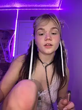 Snapshot of Cutiepiespanks chatting on 11-07-25, 09:37 Cutiepiespanks online show from 11-07-25, 09:37