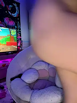 Snapshot of Cutiepiespanks chatting on 11-09-25, 07:56 Cutiepiespanks online show from 11-09-25, 07:56