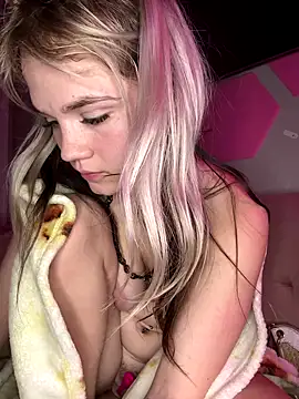 Snapshot of Cutiepiespanks chatting on 11-20-25, 08:58 Cutiepiespanks online show from 11-20-25, 08:58