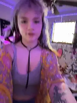 Snapshot of Cutiepiespanks chatting on 11-25-25, 08:20 Cutiepiespanks online show from 11-25-25, 08:20