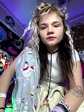 Snapshot of Cutiepiespanks chatting on 12-14-25, 09:58 Cutiepiespanks online show from 12-14-25, 09:58