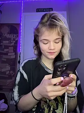 Snapshot of Cutiepiespanks chatting on 12-14-25, 10:36 Cutiepiespanks online show from 12-14-25, 10:36