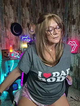 Snapshot of cowgirlc chatting on 10-11-25, 02:44 cowgirlc online show from 10-11-25, 02:44