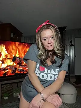 Snapshot of cowgirlc chatting on 02-11-26, 03:44 cowgirlc online show from 02-11-26, 03:44