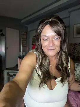 Snapshot of cowgirlc chatting on 06-18-26, 02:34 cowgirlc online show from 06-18-26, 02:34