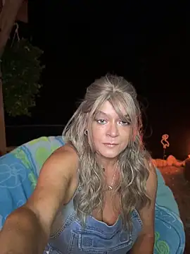 Snapshot of cowgirlc chatting on 06-27-26, 02:16 cowgirlc online show from 06-27-26, 02:16