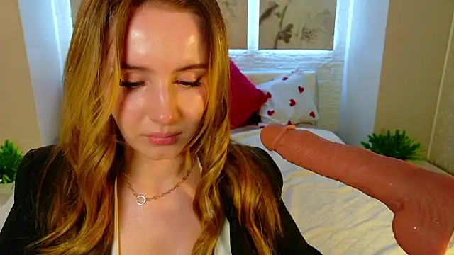 Snapshot of Betty_June chatting on 02-17-26, 08:37 Betty June online show from 02-17-26, 08:37