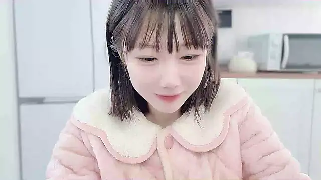 Snapshot of Villagechief chatting on 12-18-24, 01:15 Villagechief online show from 12-18-24, 01:15