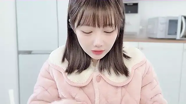 Snapshot of Villagechief chatting on 03-18-25, 02:15 Villagechief online show from 03-18-25, 02:15