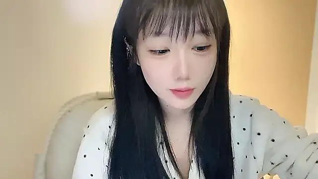 Snapshot of Villagechief chatting on 10-28-25, 11:29 Villagechief online show from 10-28-25, 11:29