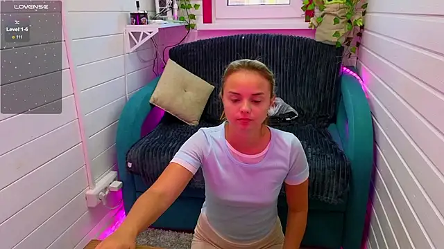 Misss Vikk online show from 09-10-25, 06:13