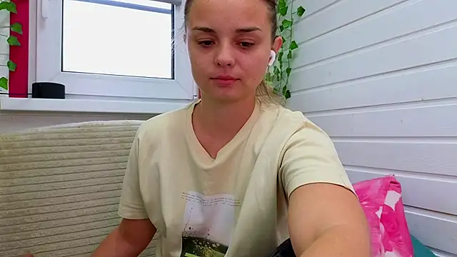 Misss Vikk online show from 10-16-25, 07:31