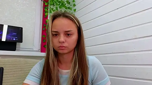 Misss Vikk online show from 10-24-25, 06:43