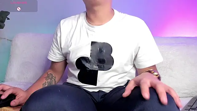 Snapshot of Tim_wolf chatting on 02-04-25, 04:59 Tim wolf online show from 02-04-25, 04:59