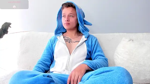 Snapshot of Tim_wolf chatting on 02-08-25, 04:47 Tim wolf online show from 02-08-25, 04:47