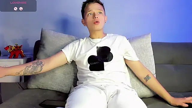 Snapshot of Tim_wolf chatting on 03-05-25, 01:21 Tim wolf online show from 03-05-25, 01:21