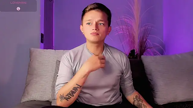 Snapshot of Tim_wolf chatting on 03-15-25, 02:56 Tim wolf online show from 03-15-25, 02:56