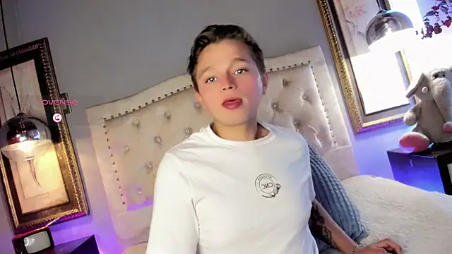 Snapshot of Tim_wolf chatting on 09-17-25, 05:58 Tim wolf online show from 09-17-25, 05:58