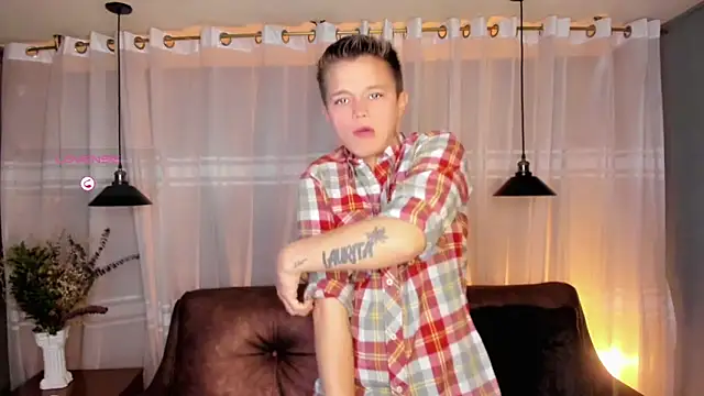 Snapshot of Tim_wolf chatting on 10-21-25, 03:46 Tim wolf online show from 10-21-25, 03:46