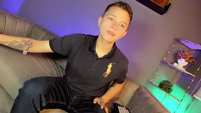 Snapshot of Tim_wolf chatting on 11-06-25, 01:56 Tim wolf online show from 11-06-25, 01:56