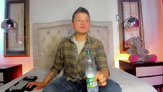 Snapshot of Tim_wolf chatting on 11-10-25, 08:41 Tim wolf online show from 11-10-25, 08:41