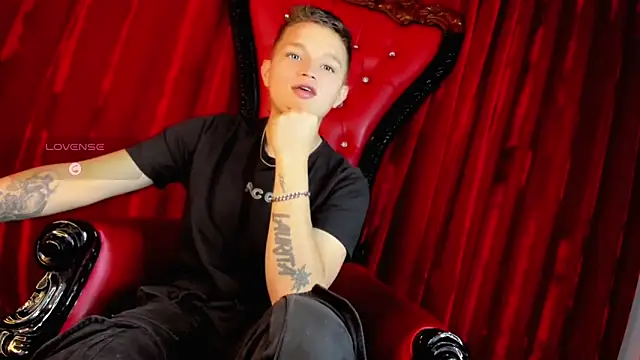 Snapshot of Tim_wolf chatting on 12-05-25, 08:38 Tim wolf online show from 12-05-25, 08:38