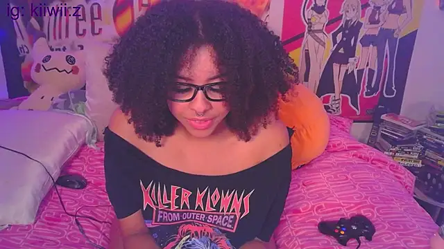 Snapshot of N1NT3NDH03 chatting on 02-11-25, 04:33 N1NT3NDH03 online show from 02-11-25, 04:33