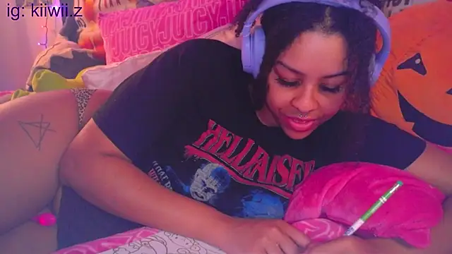 Snapshot of N1NT3NDH03 chatting on 03-04-25, 06:04 N1NT3NDH03 online show from 03-04-25, 06:04