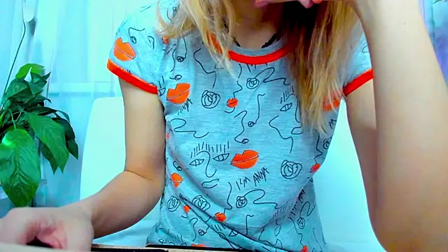 Snapshot of Bell_a_mi_ chatting on 01-25-25, 04:56 Bell a mi online show from 01-25-25, 04:56