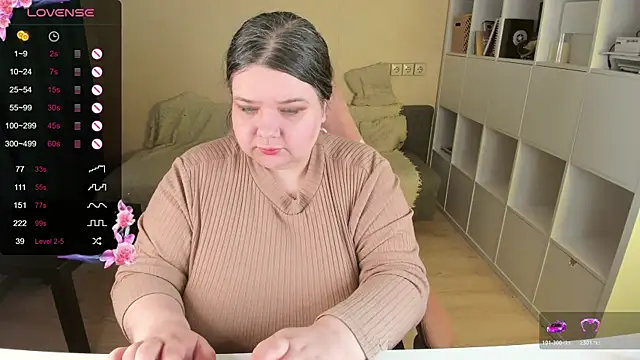 Snapshot of PlumPie chatting on 12-21-25, 08:38 PlumPie online show from 12-21-25, 08:38