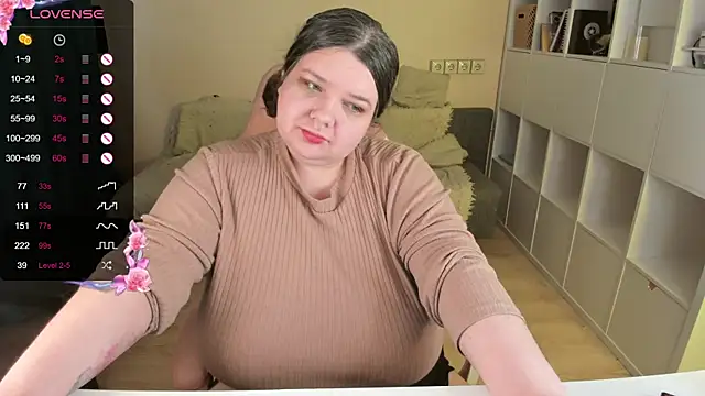 Snapshot of PlumPie chatting on 12-22-25, 08:44 PlumPie online show from 12-22-25, 08:44