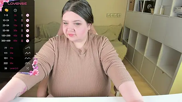 Snapshot of PlumPie chatting on 01-12-26, 12:05 PlumPie online show from 01-12-26, 12:05