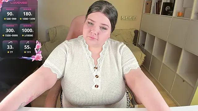 Snapshot of PlumPie chatting on 02-14-26, 01:19 PlumPie online show from 02-14-26, 01:19