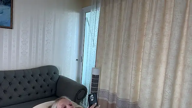 Eva Nathan online show from 11-04-25, 02:32